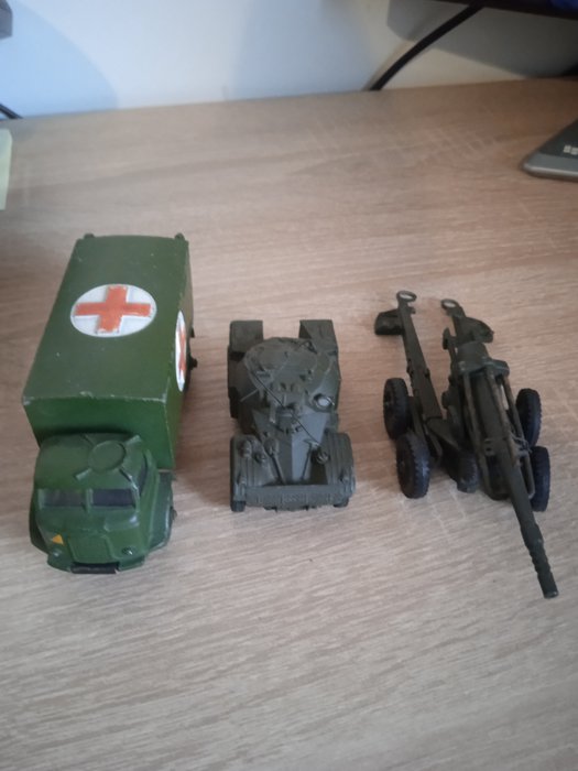 Dinky Toys - 1:24 - Obusier 80E, Ambulance Militaire, AML Panhard 814