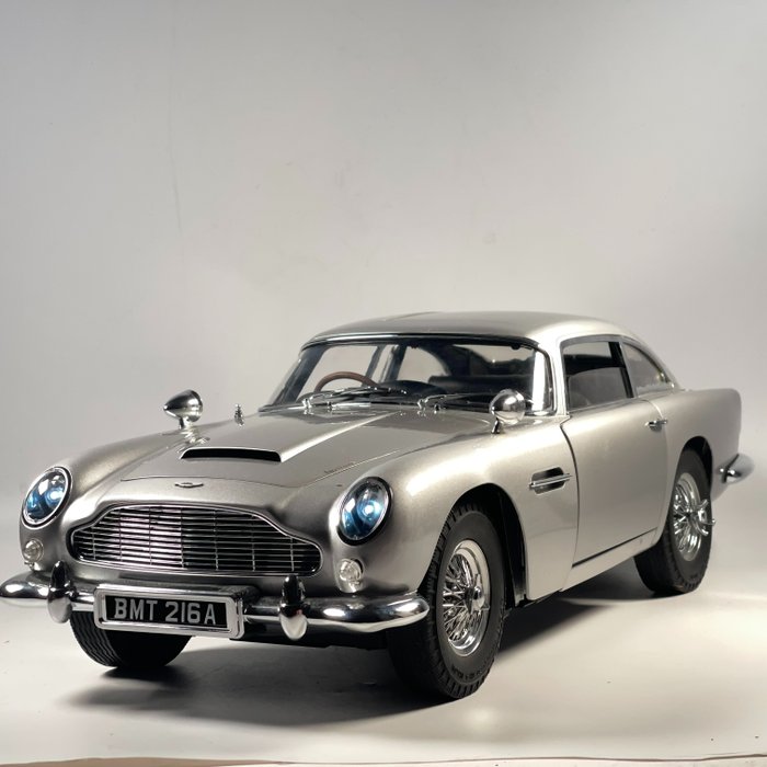 Eaglemoss - 1:8 - Aston Martin DB 5 - James Bond 007 Goldfinger - Complex model bestaande uit meer dan 2300 afzonderlijke onderdelen