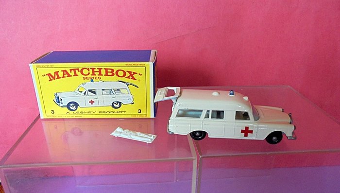 Matchbox - 1:69 - Mercedes - Benz Binz Ambulance con Barella - nr 3 met originele doos uit 1967