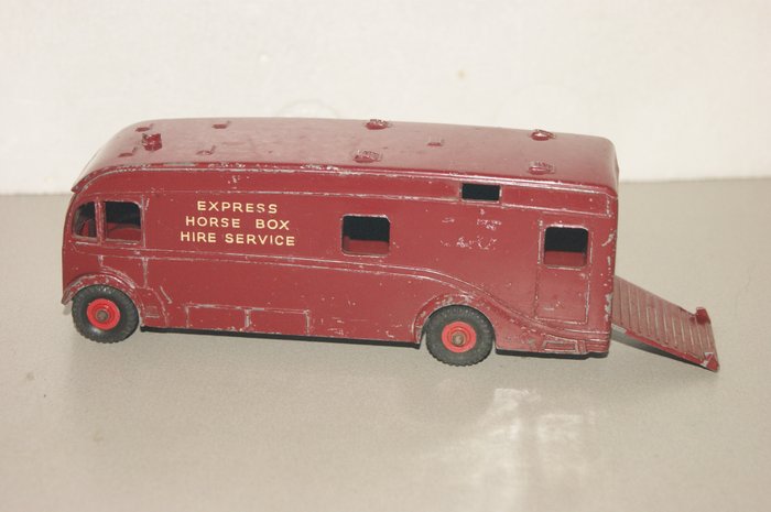 Dinky SuperToys - 1:48 - First Original Issue Maudslay "Express Horse - Box Hire Service" no. 581 - 1953