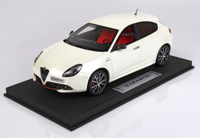 BBR - 1:18 - Alfa Romeo Giulietta Veloce 2018 - Limited Edition of 125 pcs. (Individually Numbered)