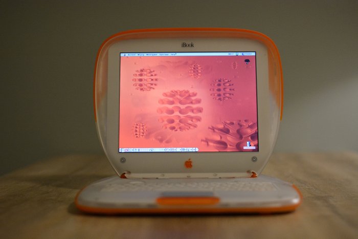 ibook clamshell G3 tangerine 1999 - TRES RARE ibook à clapet G3 ''mandarine'' - Expédition en toute sécurité dans une boîte en plastique