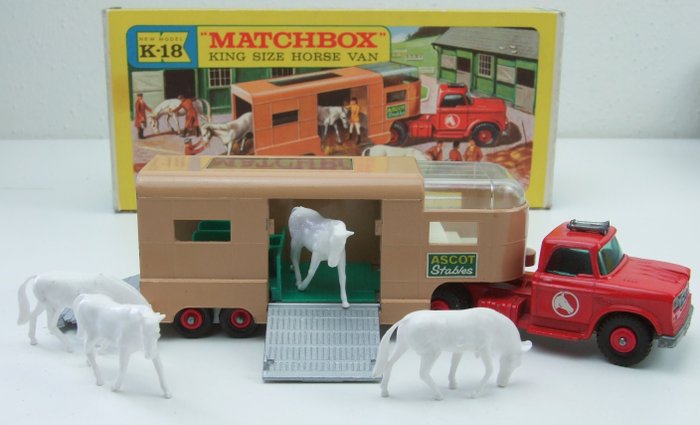Matchbox - 1:64 - Dodge Articulated Horse Van K-18