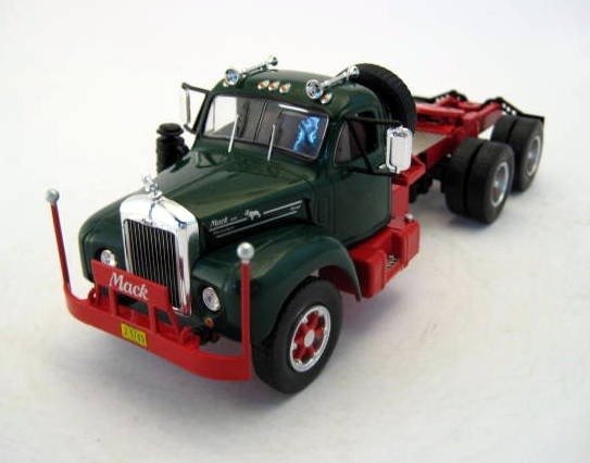 Preview of the first image of IXO - 1:43 - Mack B61 Darkgreen 1953 - Limited Edition.
