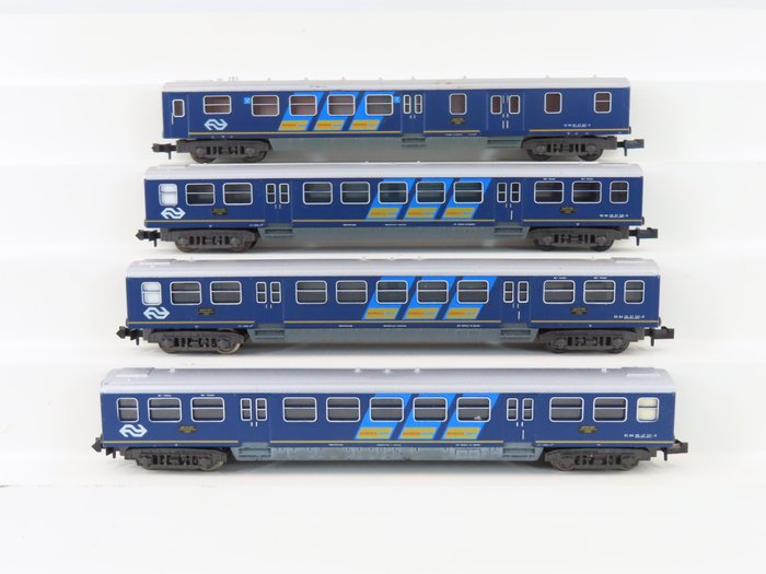 Minitrix N - 51 3120 00/13121 - Passenger carriage - 4 Plan E carriages with advertising tracks "Nutricia Chocomel" - NS