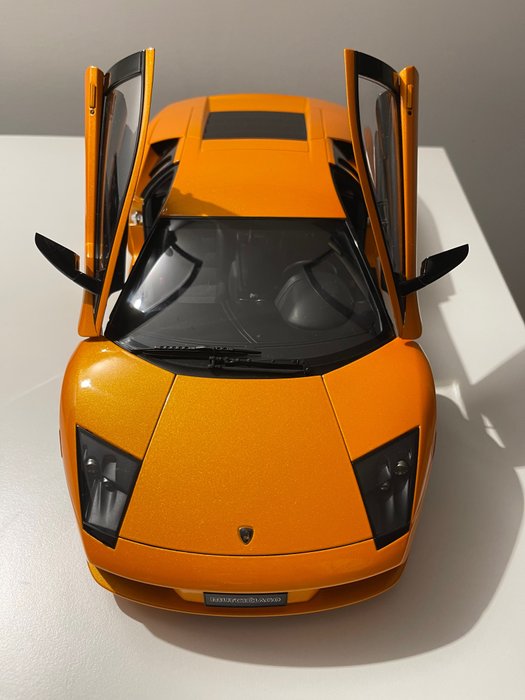 Autoart - 1:12 - Lamborghini Murcielago - Limitierte Auflage nummeriert n 2868 + Autoart Schwarzes Brett