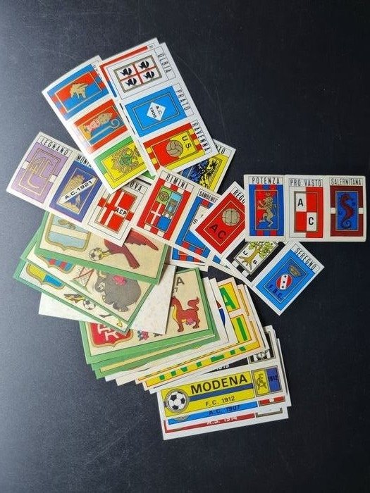 Panini - Calciatori 1970/71 - 30 different loose stickers (badges)