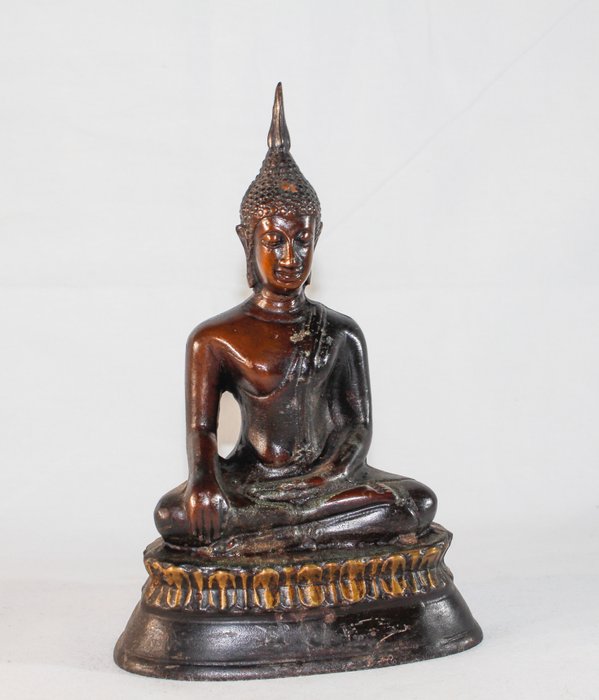 Buddha seduto in bronzo dell'inizio del XX secolo - Bhodisattva