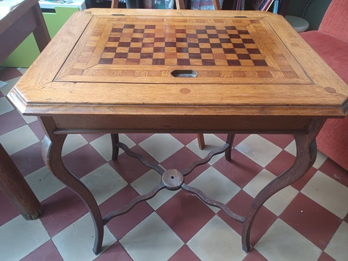 Tavolo da gioco del XIX secolo con coperchio rimovibile
