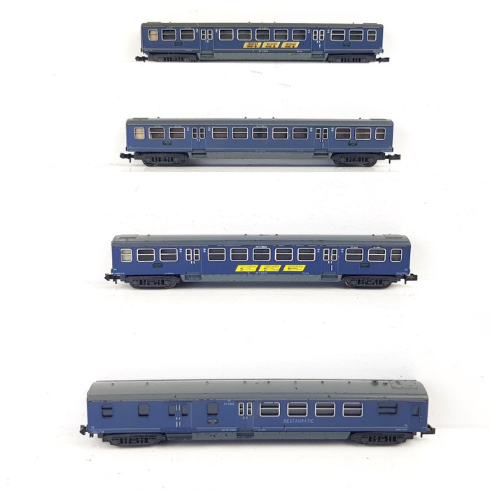 Minitrix N - Passenger carriage - Four Plan D carriages - NS