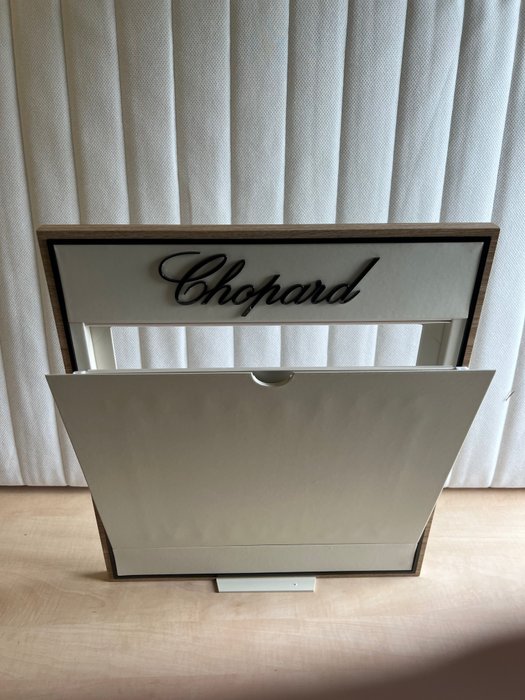 Chopard - Backwall - Materiale per vetrine