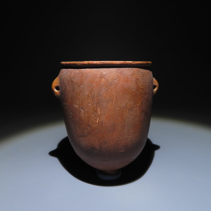 古埃及 石头 卵形器皿，小圆足上有两个穿孔的凸耳。 Naqada I. 6.5 厘米高。安东诺维奇科尔