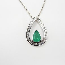 Halsketting – 18 karaat Witgoud –  3.20 tw. Smaragd – Diamant