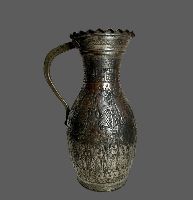 Vaso (1) - Rame - Leone, Caratteri - Iran - Dinastia Qajar (1796-1925)        