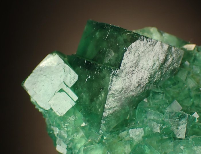 Fluorite fluorescente grande Cluster di cristallo - 75×70×65 mm - 361 g