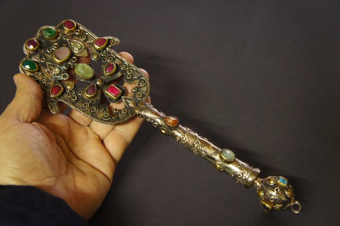 Jewish artist - Judaica - Una grande e massiccia Mano di Fatima (hamsa) - Amuleto contro il malocchio - Placcato argento