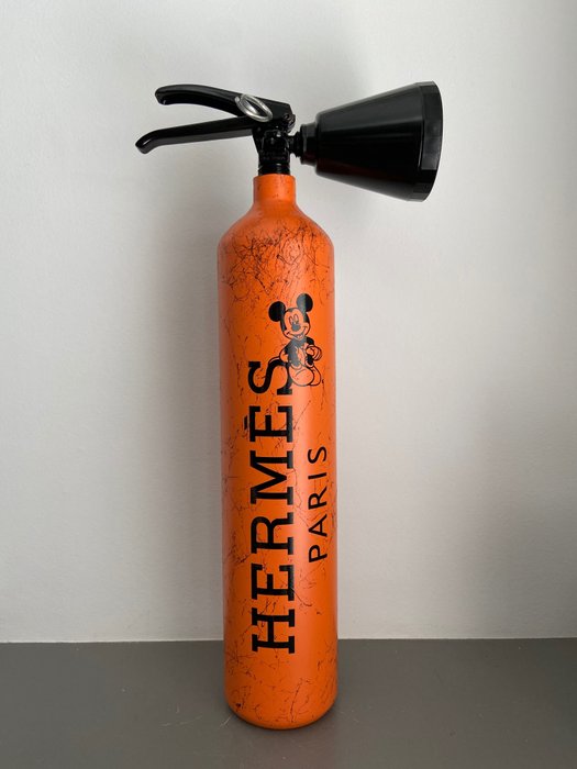 Art'Pej - Fire extinguisher Hermes vs Mickey