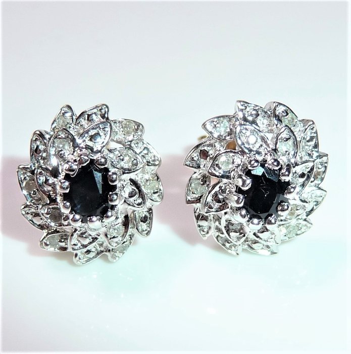 Image 3 of 14 kt. White gold - Earrings - 0.20 ct Diamonds - 0.50 cents. sapphires