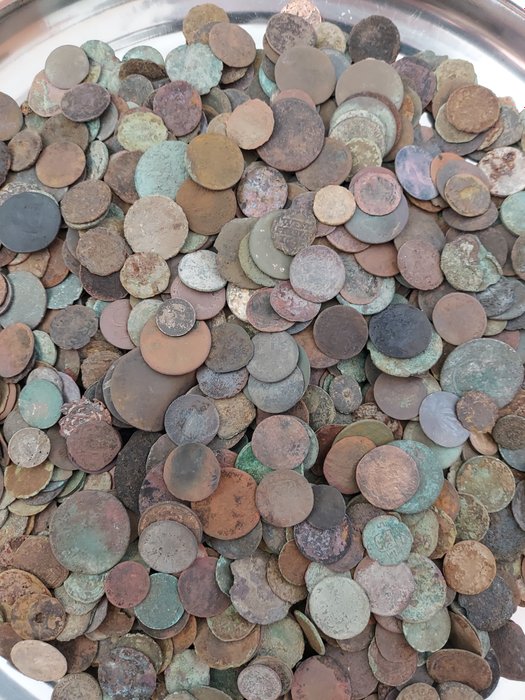 Belgium, Netherlands. 1100 munten (bodemvondsten) Diverse jaren