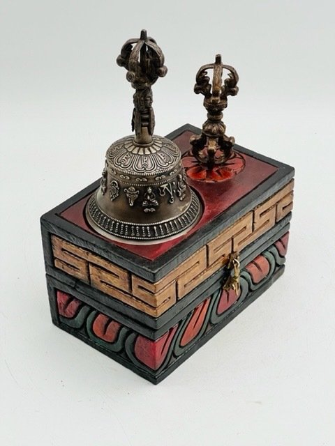 Campana e vajra molto belli in scatola di legno (3) - Bronzo, Legno - Tibet - 21° secolo