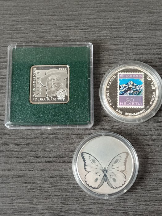 Ouganda, Pologne, Sao Tomé-et-Principe (territoire portugais). 10 Zlotych 2009 + 1000 Dobras 1998 + 2000 Shillings 1998 Commemorative (3 coins)