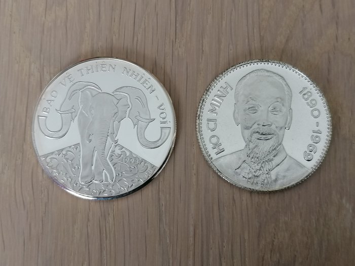 Vietnam. 1969 Herdenkingsmedaille "Ho-Chi-Minh" / 1993 100 Dong, Elephant