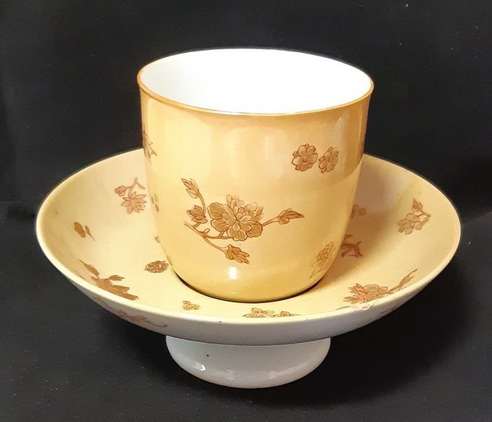 Calice da latte e sangue con supporto - Cafe au lait - Porcellana - Cina - XIX secolo