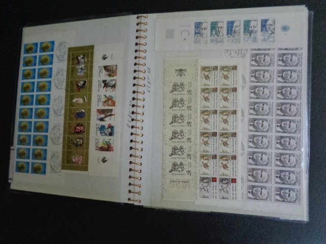 Frankreich - Binder, modern blocks and booklets & stamps in plates for collection or face value + miscellaneous