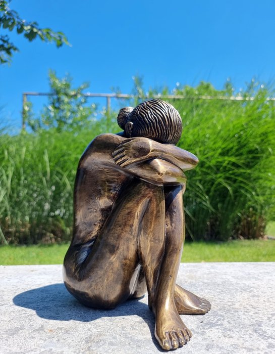 雕塑, Gehurkte vrouw - 30 cm - 黄铜色