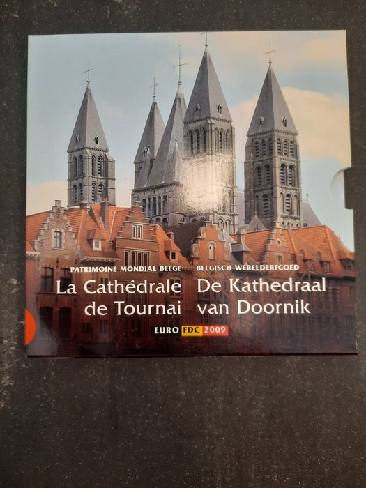 Belgien. Year Set 2009 'De Kathedraal van Doornik' met gekleurde penning