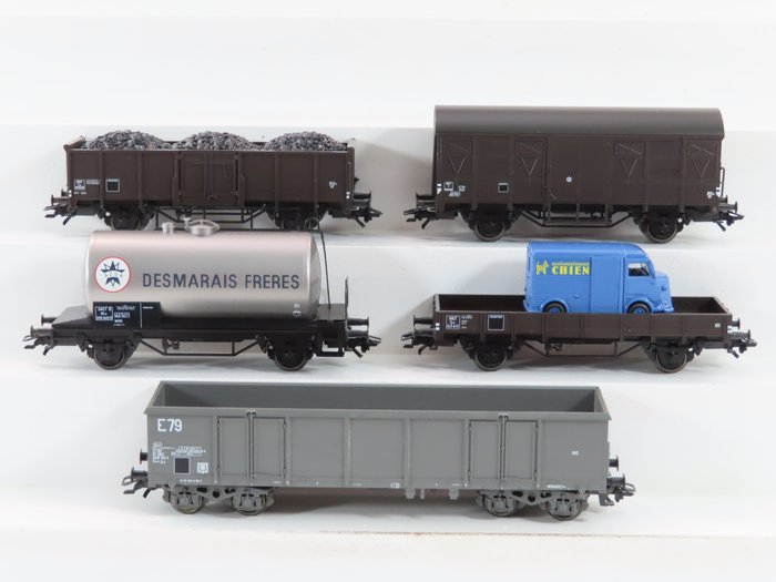 Märklin H0 - 44900-001/002/003/004/4717 - Freight carriage - 5 different freight cars - SNCF