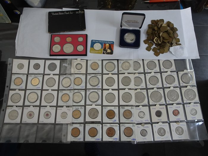 Monde, Suriname (colonie néerlandaise). Lot diverse munten los en in sets (61 stuks) incl. 4x zilver + 5 Cents Suriname (570 gram)