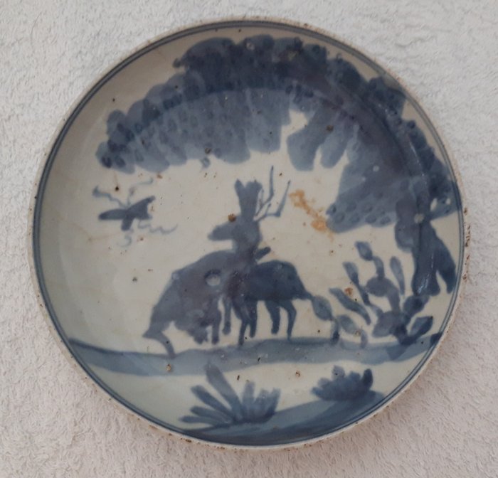 Piatto - Blu e bianco, Craquelure - Porcellana - cervo, pesce - Cina - Dinastia Ming (1368-1644)