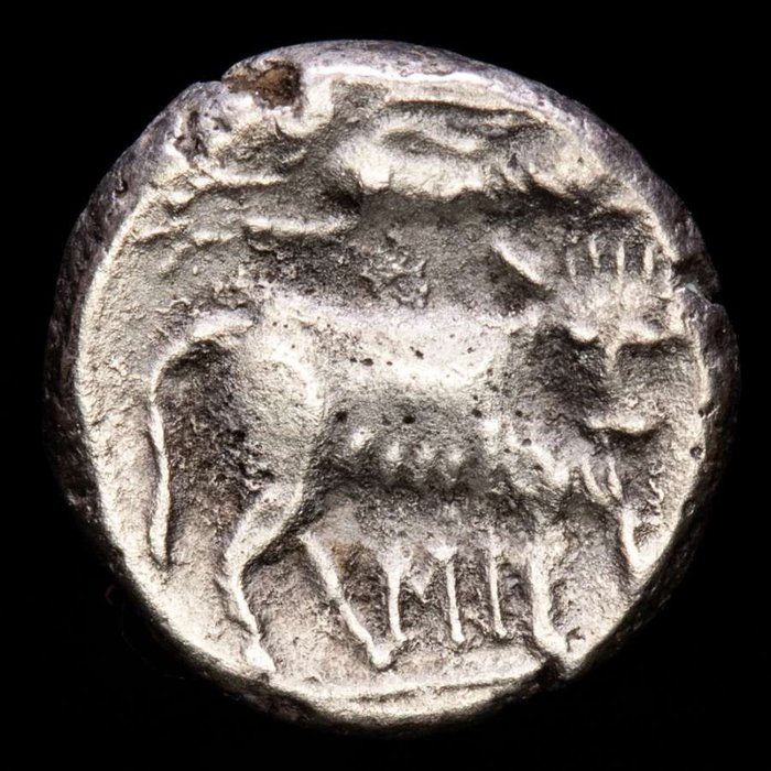 Campania, Neapolis. AR Obol,  ca 395-385 BC. - Parthenope / man-headed bull; Nike flying above.