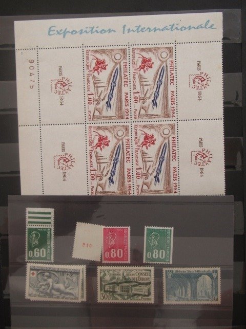 Monde - Dont France, collection avancée de timbres, Pas de réserve
