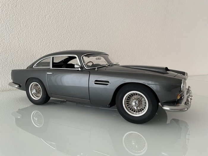 Eaglemoss - 1:8 - Aston Martin DB4 Serie 1 1960