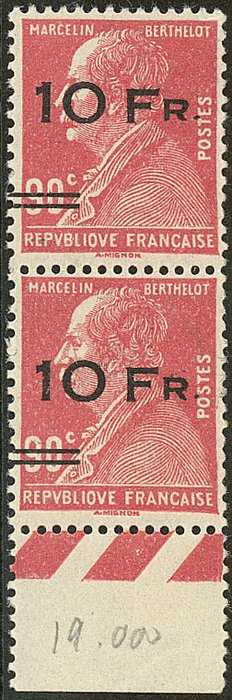 Frankreich 1928 - Berthelot, 10 francs on 90 centimes red, pair, spaced out overprint, normally attached - Yvert Poste aérienne 3d