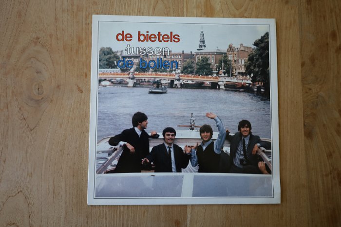 Beatles - De Bietels Tussen de Bollen [Dutch Fanclub Release] - Beperkte oplage, LP Album - 1ste persing, Mono - 1984