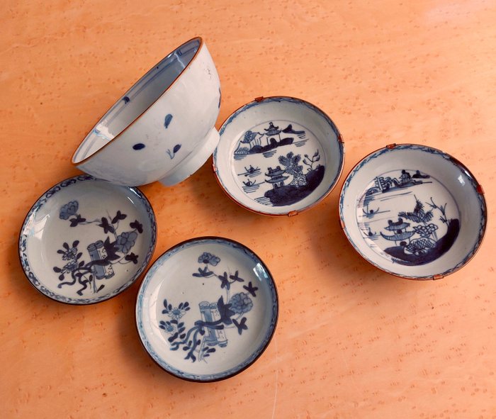 Ciotola, Lastre (5) - Porcellana - Cina - Dinastia Qing (1644-1911)