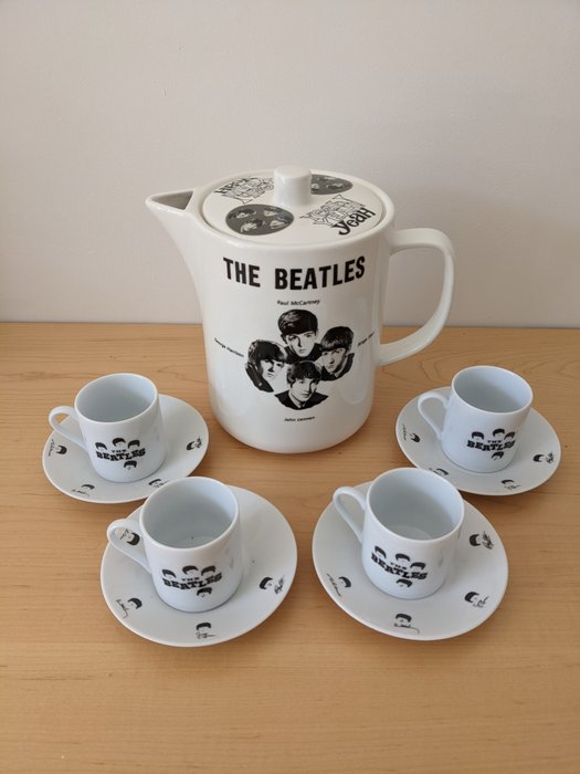 Beatles - Coffee with The Beatles. Coffee Pot and 4 Coffee Cans and Saucers. - Articles de souvenirs officiels - 1979/70