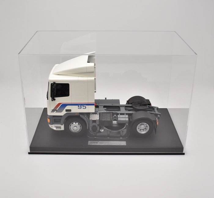 Scale Masters - 1:18 - DAF 95-FT Comfort Cab Demo - + Acrylic Showcase
