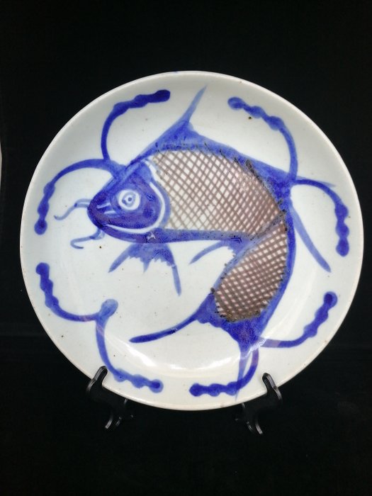 Piatto - Blu e bianco, Esportazione cinese, Fondo blu - Ceramica, Ceramica - Carpa, Pesce - Cina - Dinastia Qing (1644-1911)
