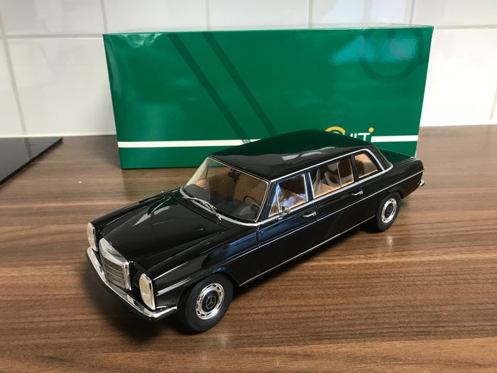 Cult Scale Models - 1:18 - Mercedes-Benz V114 Lang 1970 Zwart