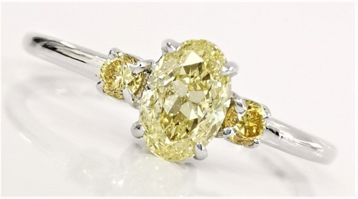 0.62 ct vvs collection fancy yellow & fancy intense yellow diamond ring - 14 kt. White gold - Ring - 0.52 ct Diamond - Diamonds