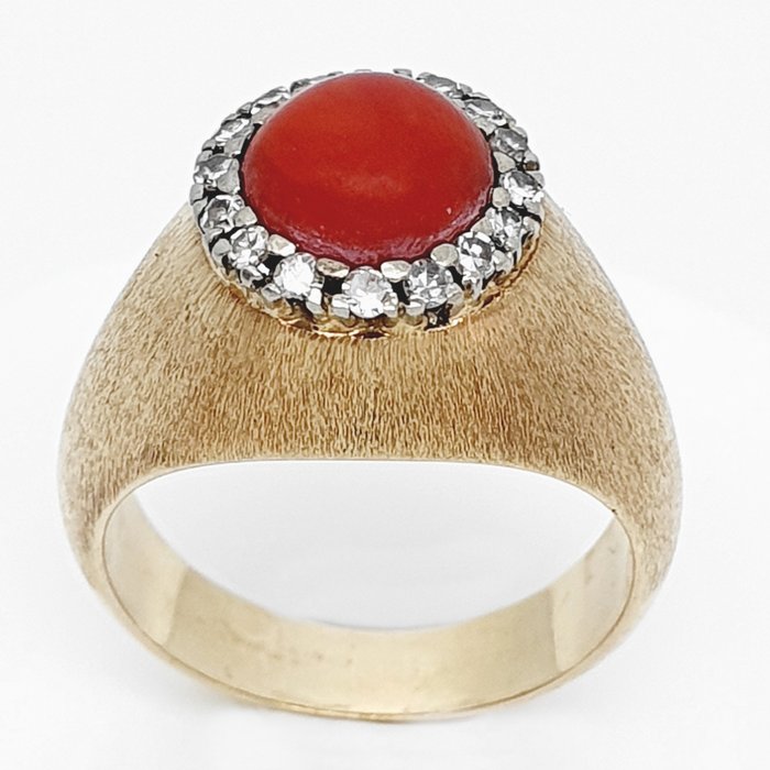 Preview of the first image of 18 kt. Yellow gold - Ring - 2.00 ct Coral - Diamonds.
