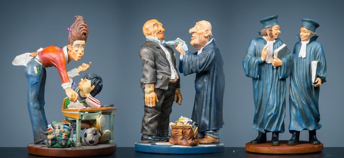 Ed van Rosmalen en Fons van Dommelen - 小雕像 - Drie beelden: Lerares/Advocaat en client/Advocaten  (3) - 寶麗石
