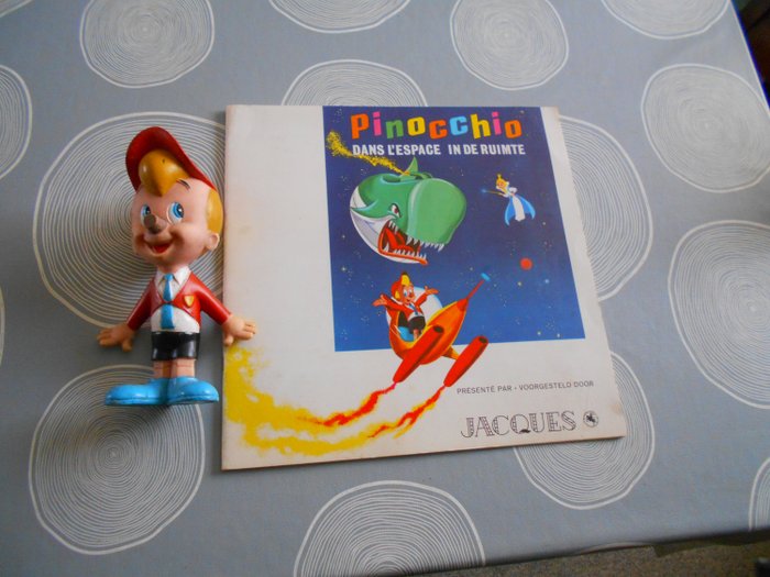 Pinocchio dans l'espace / Pinocchio in de ruimte - Chromo-album met alle 144 prentjes + Pieperpop / Pouêt-Pouêt Pinocchio - Eerste druk - (1965)