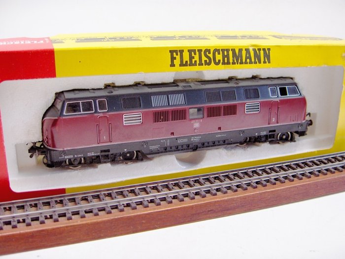 Fleischmann H0 - 4235 - Diesel locomotive - BR 221 - DB