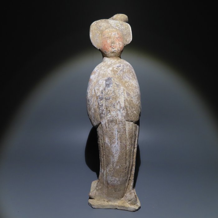 Chinois ancien, empire unifié des Tang Poterie Figure d'une grosse dame. 34 cm H. Dynastie Tang, 618 - 907 après JC