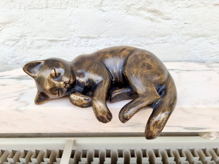 Sleeping kitten - Figurine - Bronze